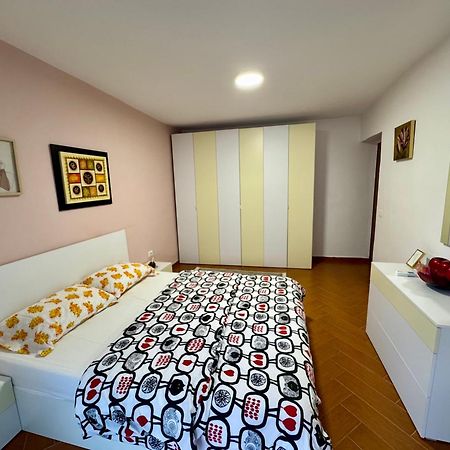 Skerdi'S Apartment - City Center Tiranë Luaran gambar