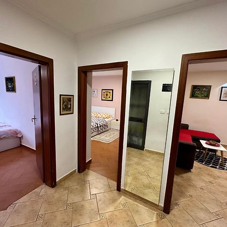 Skerdi'S Apartment - City Center Tiranë Luaran gambar