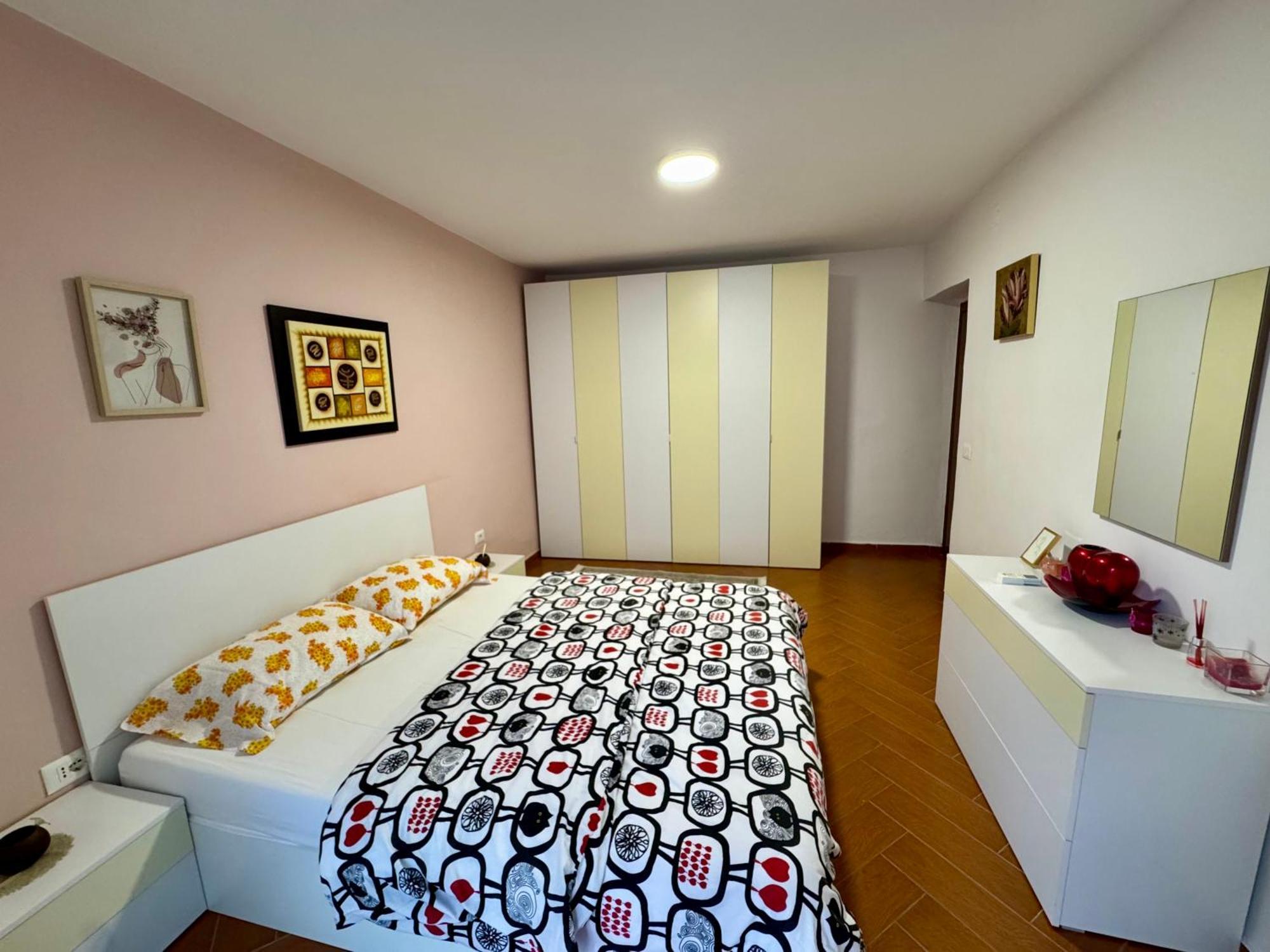 Skerdi'S Apartment - City Center Tiranë Luaran gambar