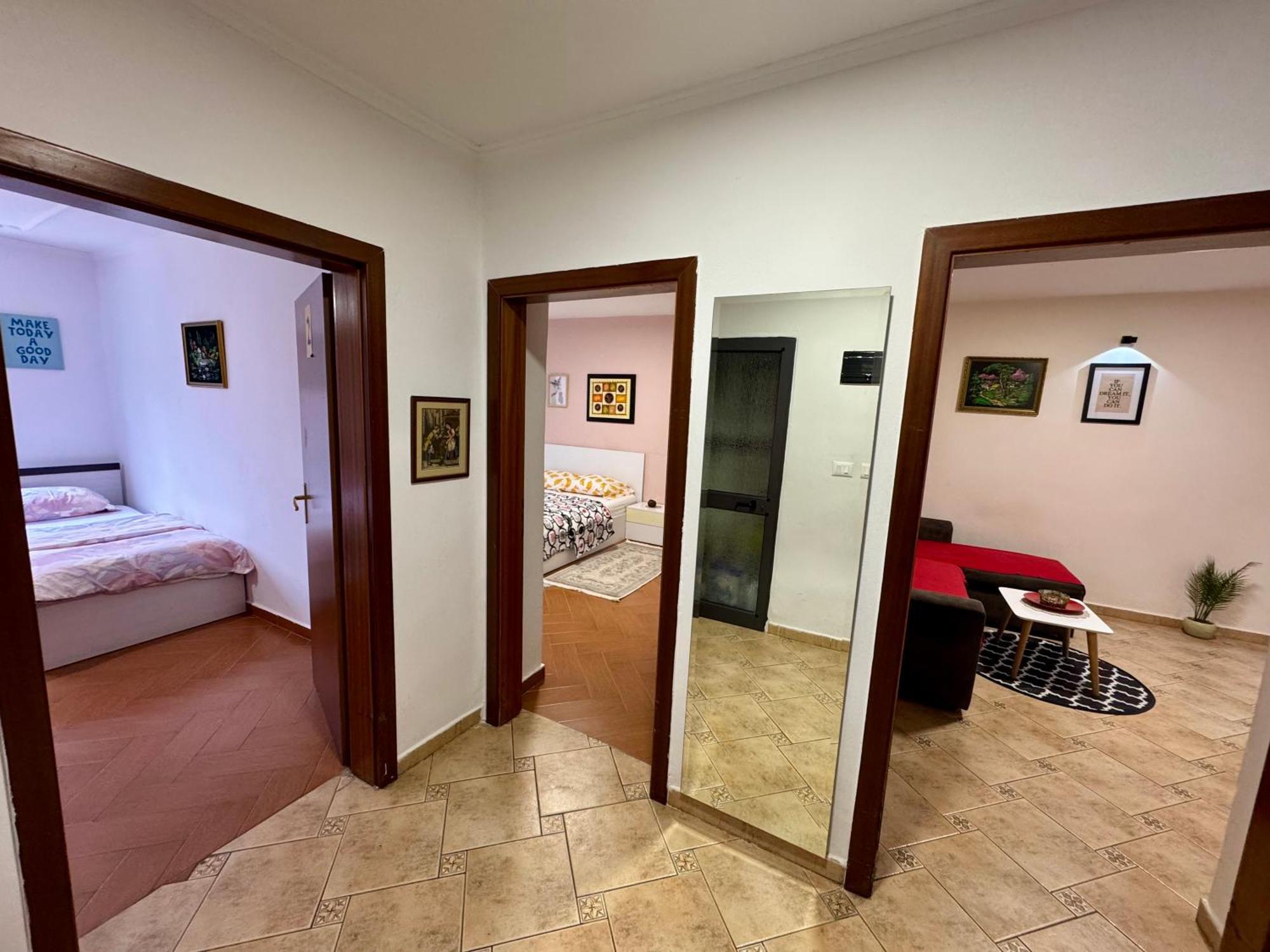 Skerdi'S Apartment - City Center Tiranë Luaran gambar