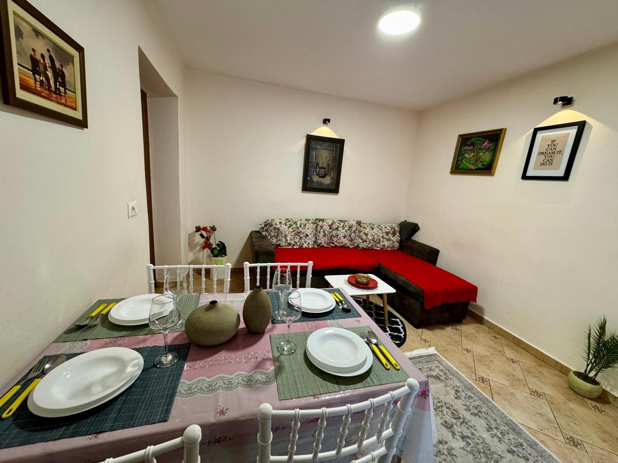 Skerdi'S Apartment - City Center Tiranë Luaran gambar