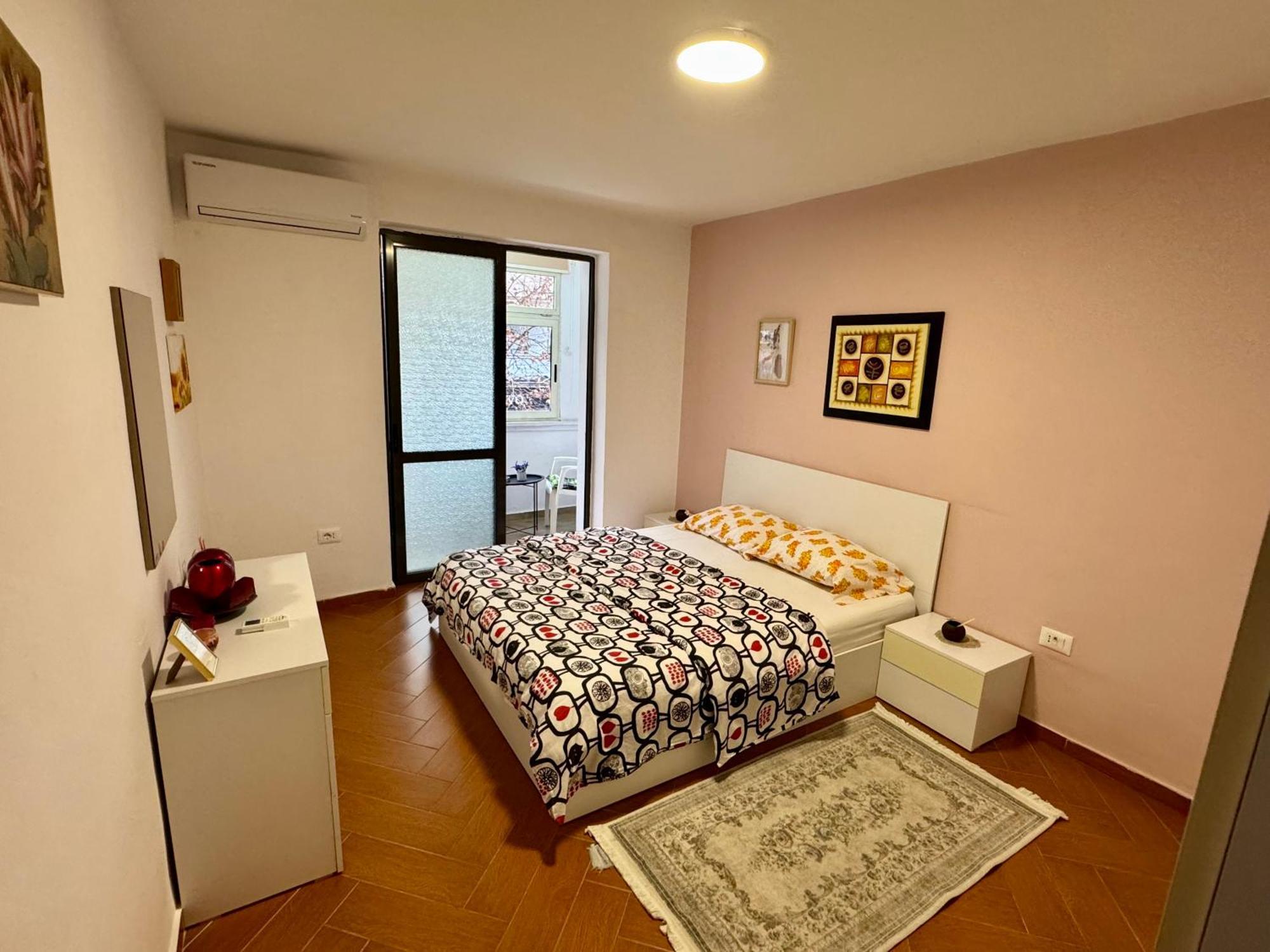 Skerdi'S Apartment - City Center Tiranë Luaran gambar